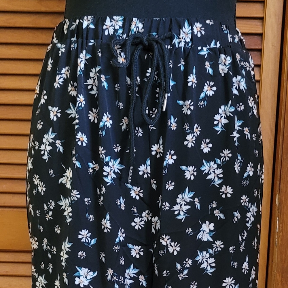 NWOT Daisy Floral Pants Size 2XL (Shein Plus) - Picture 2 of 12